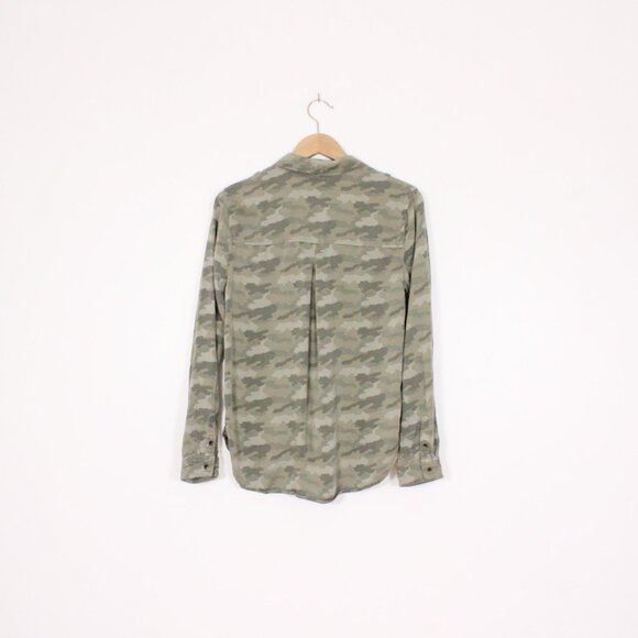 *American Eagle Green Camo Boyfriend Long Sleeve - Picture 8 of 8